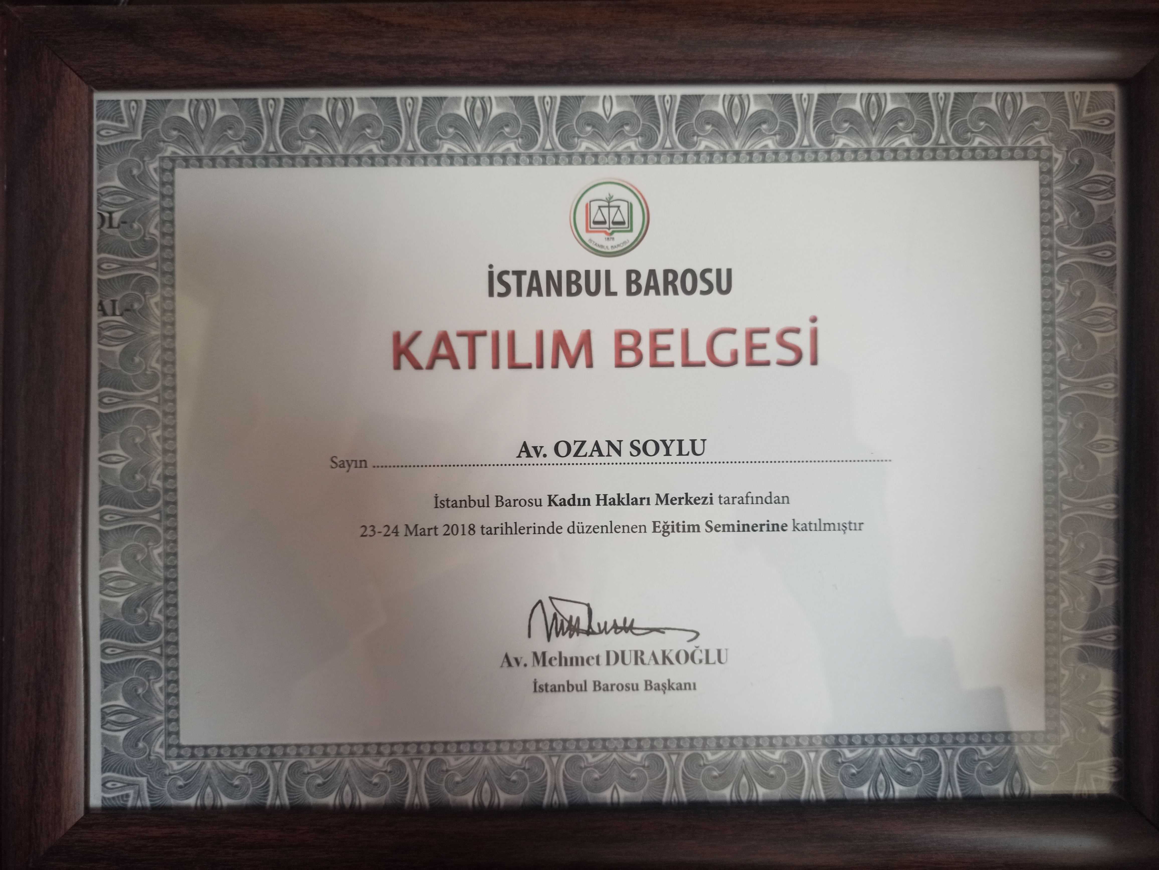 Zertifikat für Frauenrechte, ausgestellt von der Rechtsanwaltskammer Istanbul